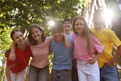 Photo of Portrait of happy teenage friends together outdoors. low angle view