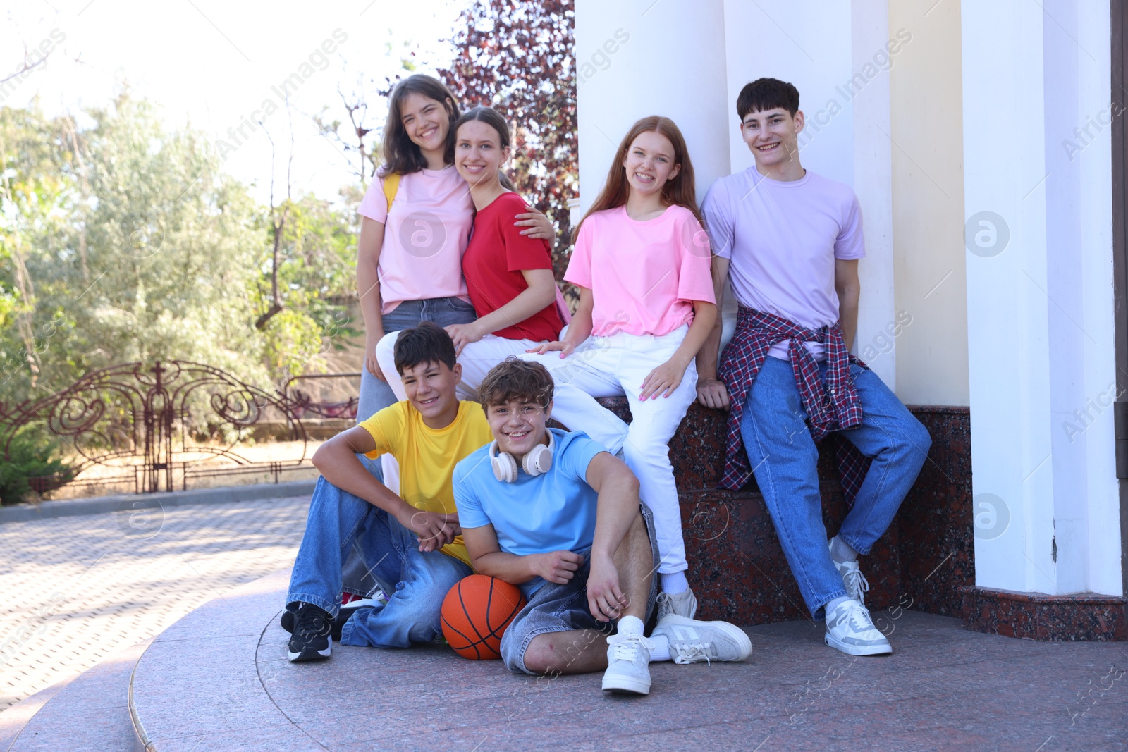 Photo of Portrait of happy teenage friends together outdoors