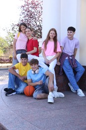 Photo of Portrait of happy teenage friends together outdoors