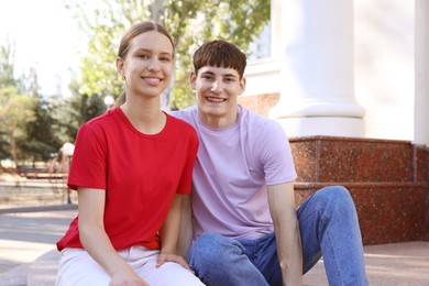 Photo of Portrait of happy teenage friends together outdoors
