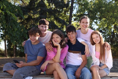 Photo of Portrait of happy teenage friends together outdoors