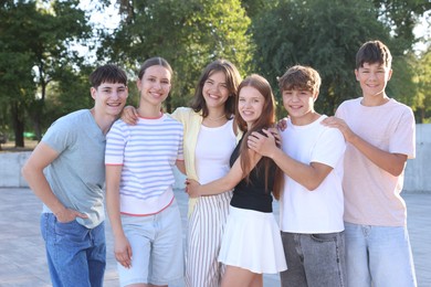 Photo of Portrait of happy teenage friends together outdoors