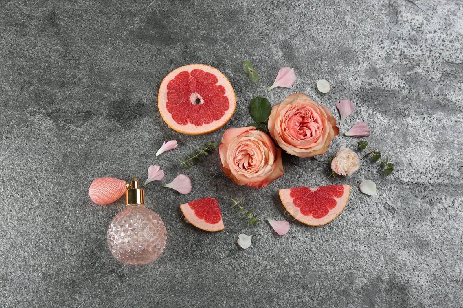 Flat lay composition with bottle of perfume on grey background Photo of Flat lay composition with bottle of perfume on grey background