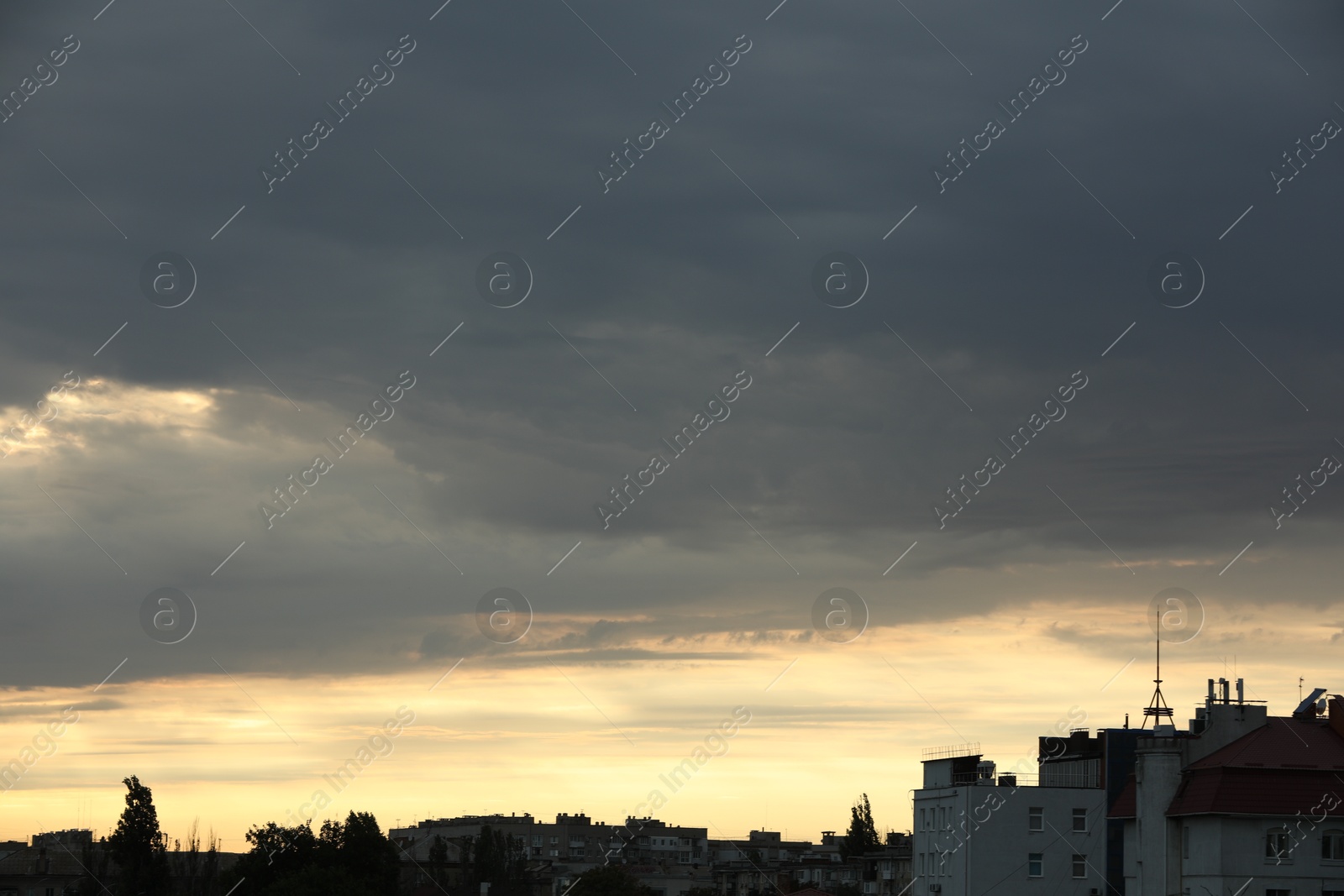 Picturesque view of sunset with beautiful clouds over city Photo of Picturesque view of sunset with beautiful clouds over city