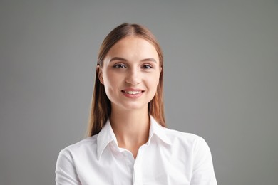 Photo of Portrait of confident businesswoman on grey background