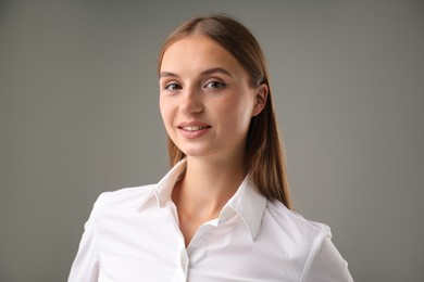 Photo of Portrait of confident businesswoman on grey background