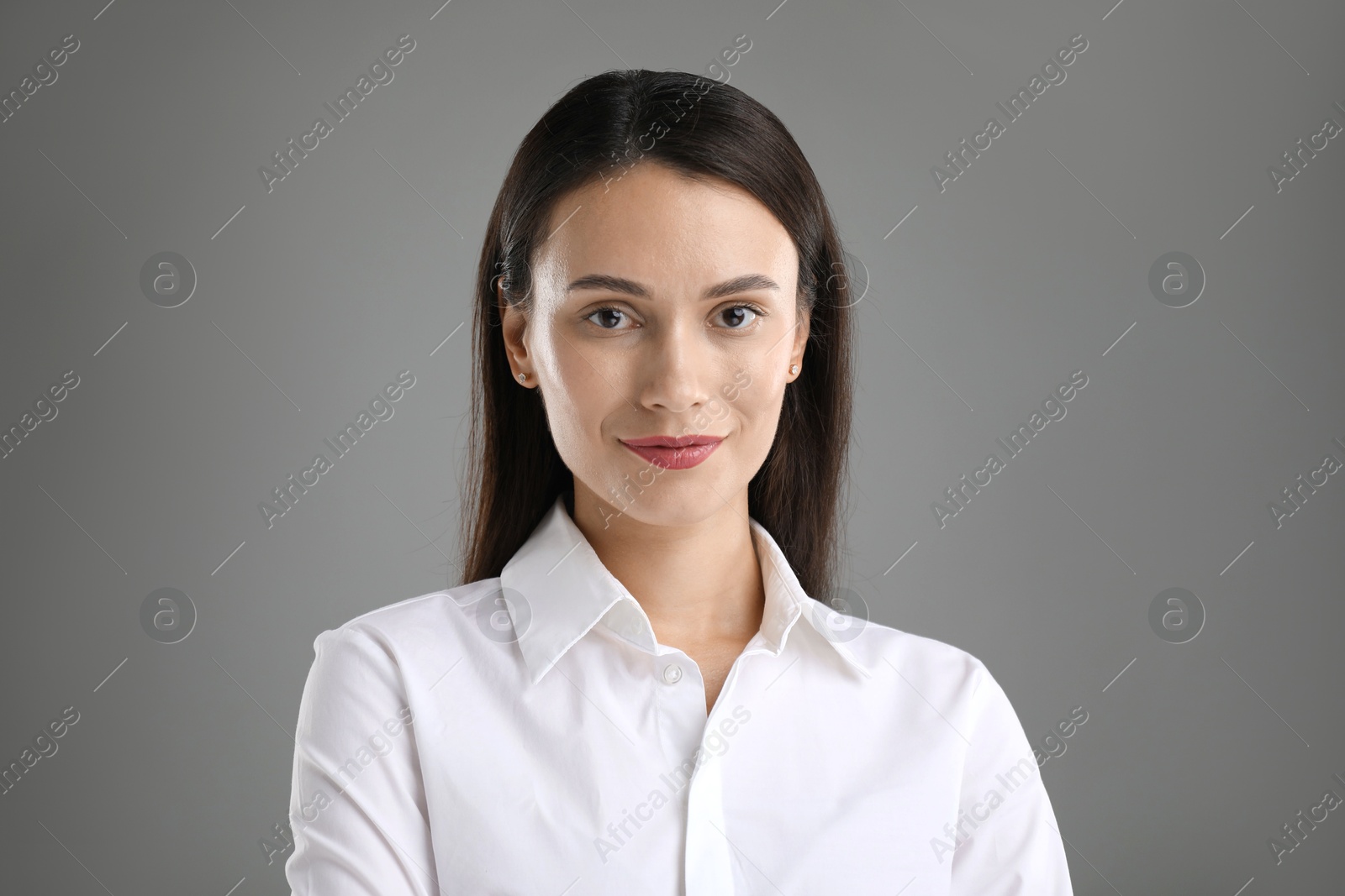 Photo of Portrait of confident businesswoman on grey background