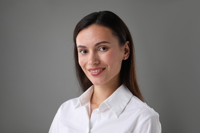 Photo of Portrait of confident businesswoman on grey background