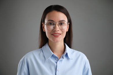 Photo of Portrait of confident businesswoman on grey background