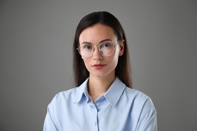 Photo of Portrait of confident businesswoman on grey background