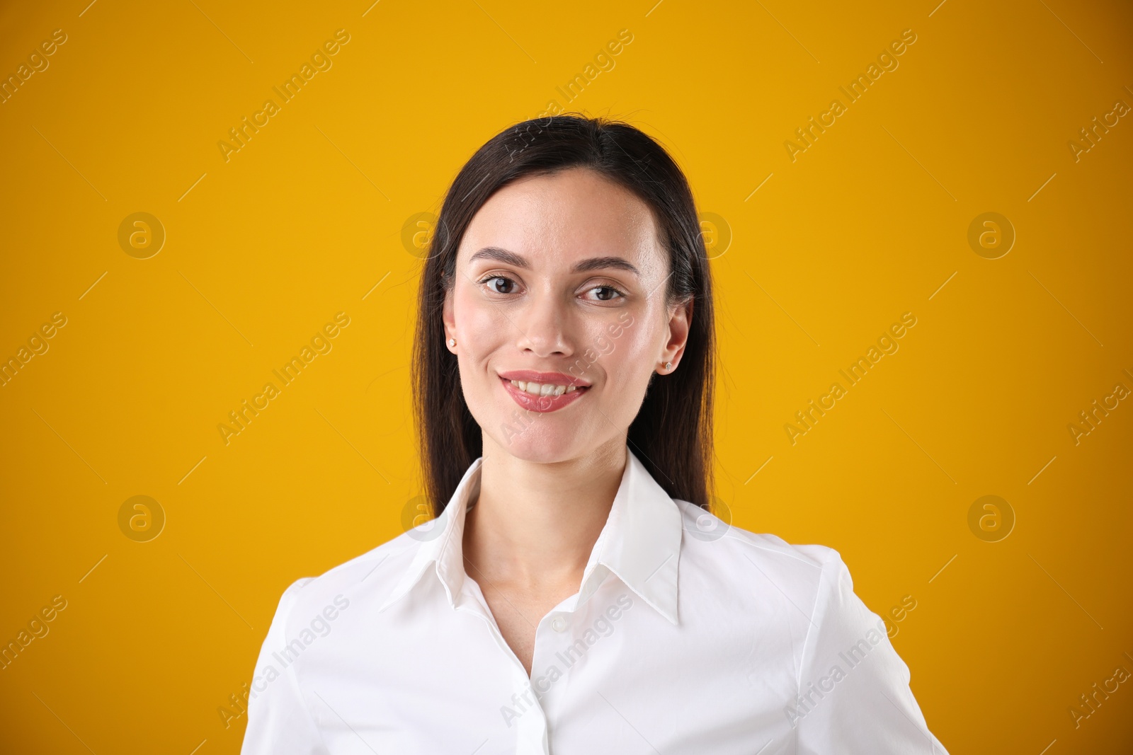 Photo of Portrait of confident businesswoman on yellow background