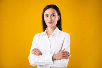 Photo of Portrait of confident businesswoman on yellow background