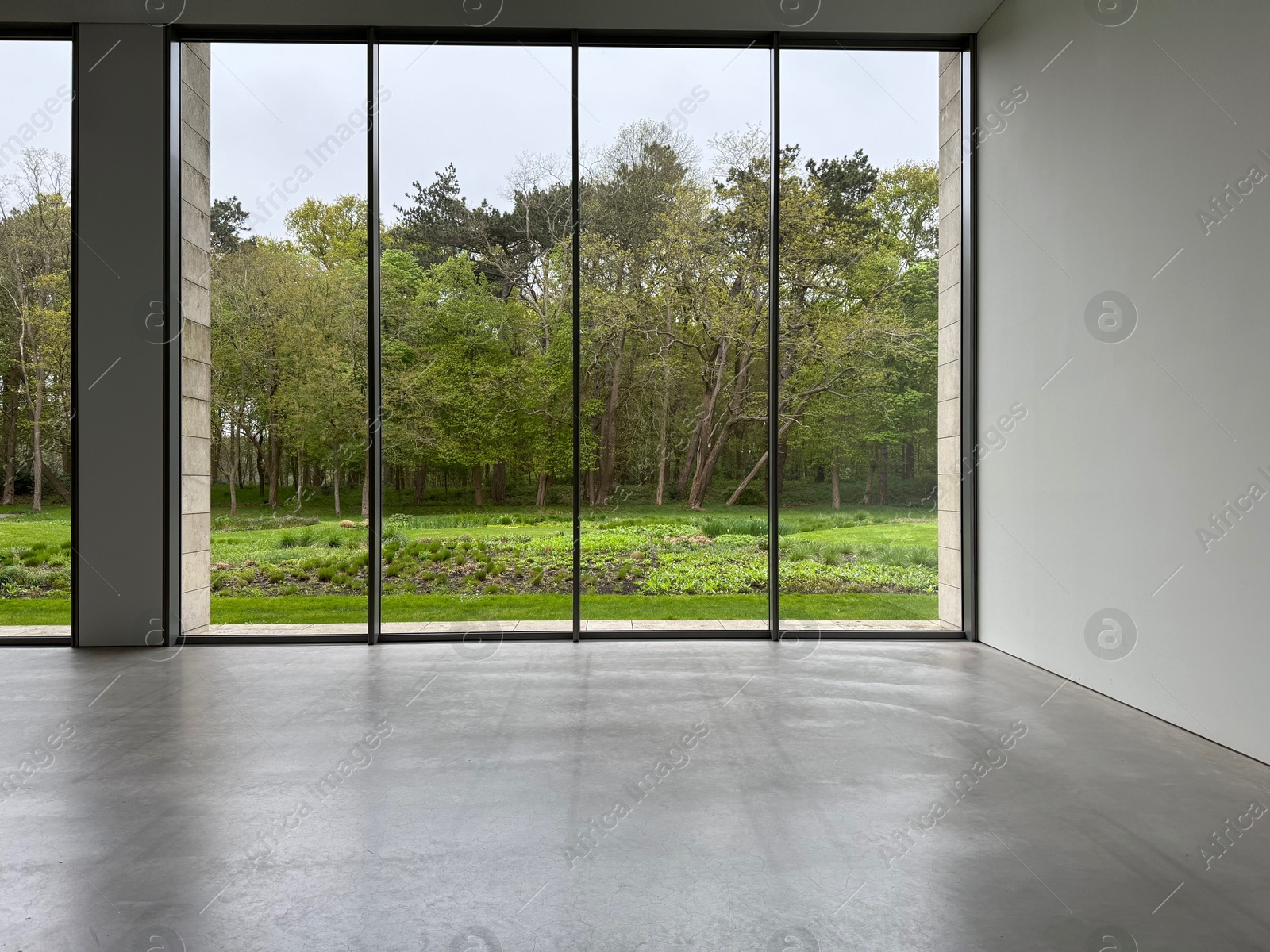 Photo of Empty room with panoramic windows and grey floor