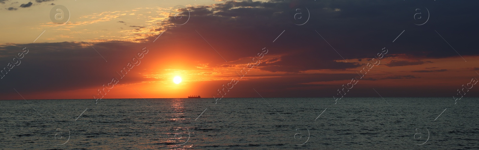 Photo of Picturesque view of beautiful sea at sunrise