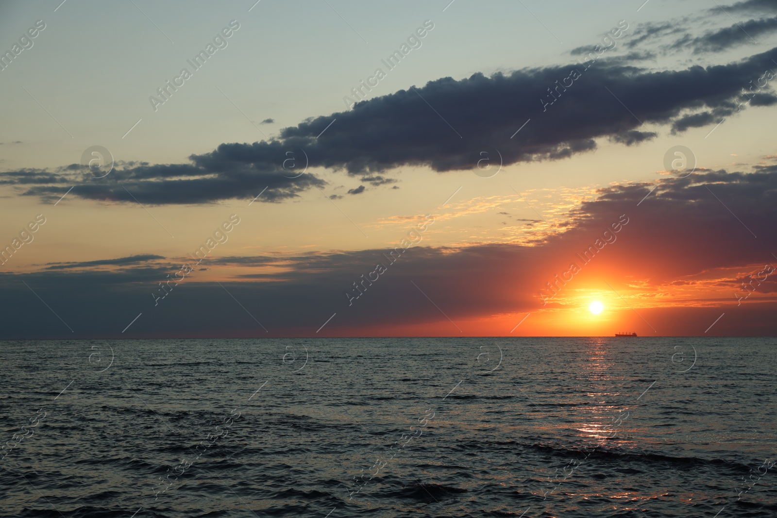Photo of Picturesque view of beautiful sea at sunrise
