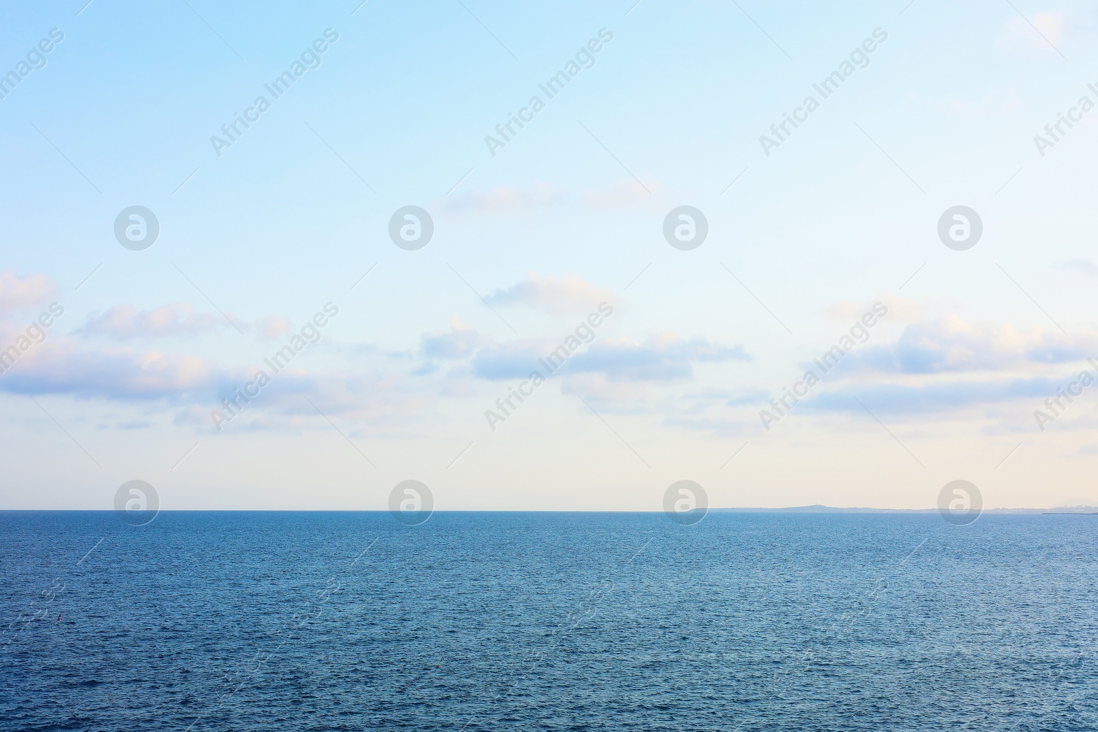 Photo of Beautiful view of wavy sea under blue cloudy sky