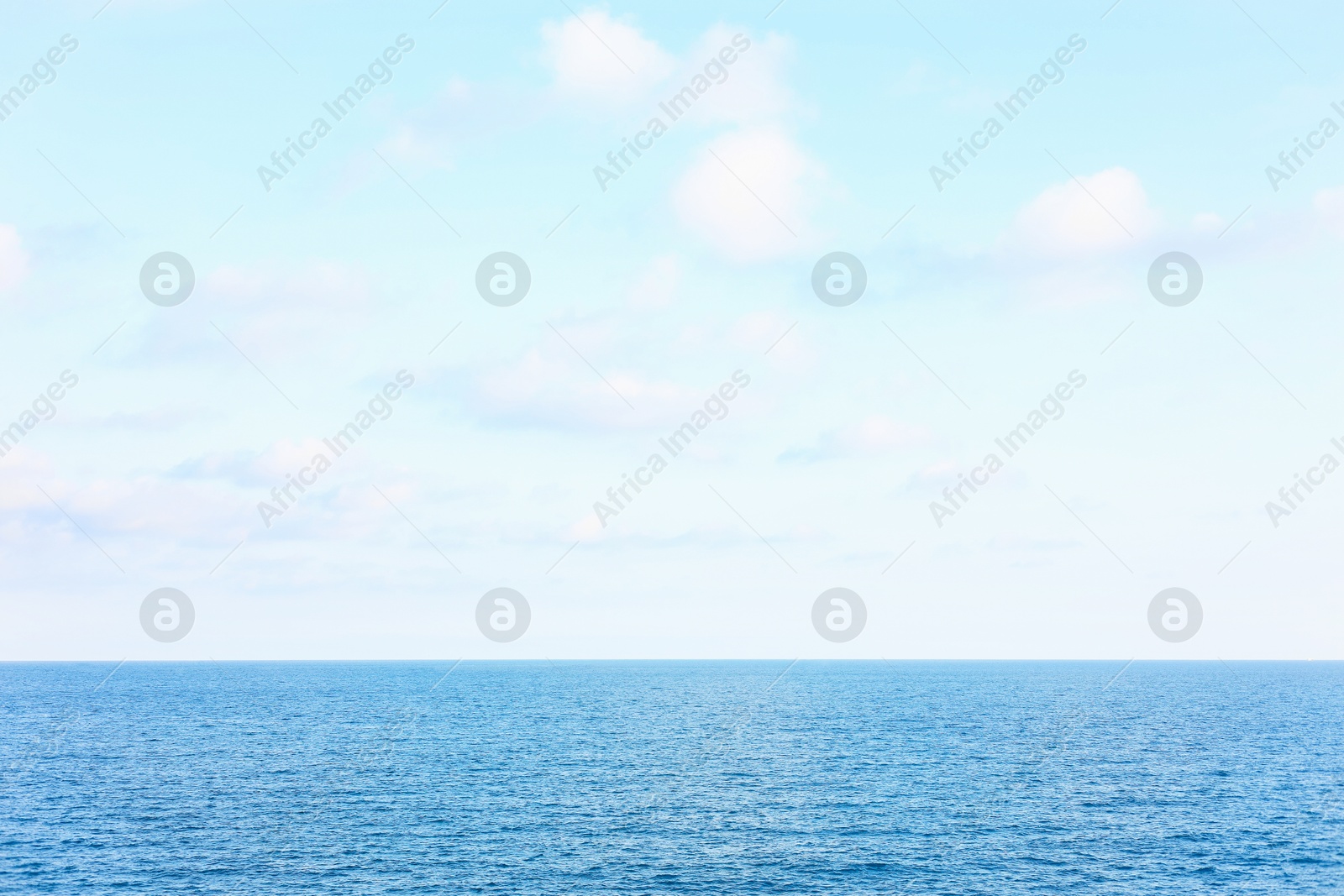 Photo of Beautiful view of wavy sea under blue cloudy sky