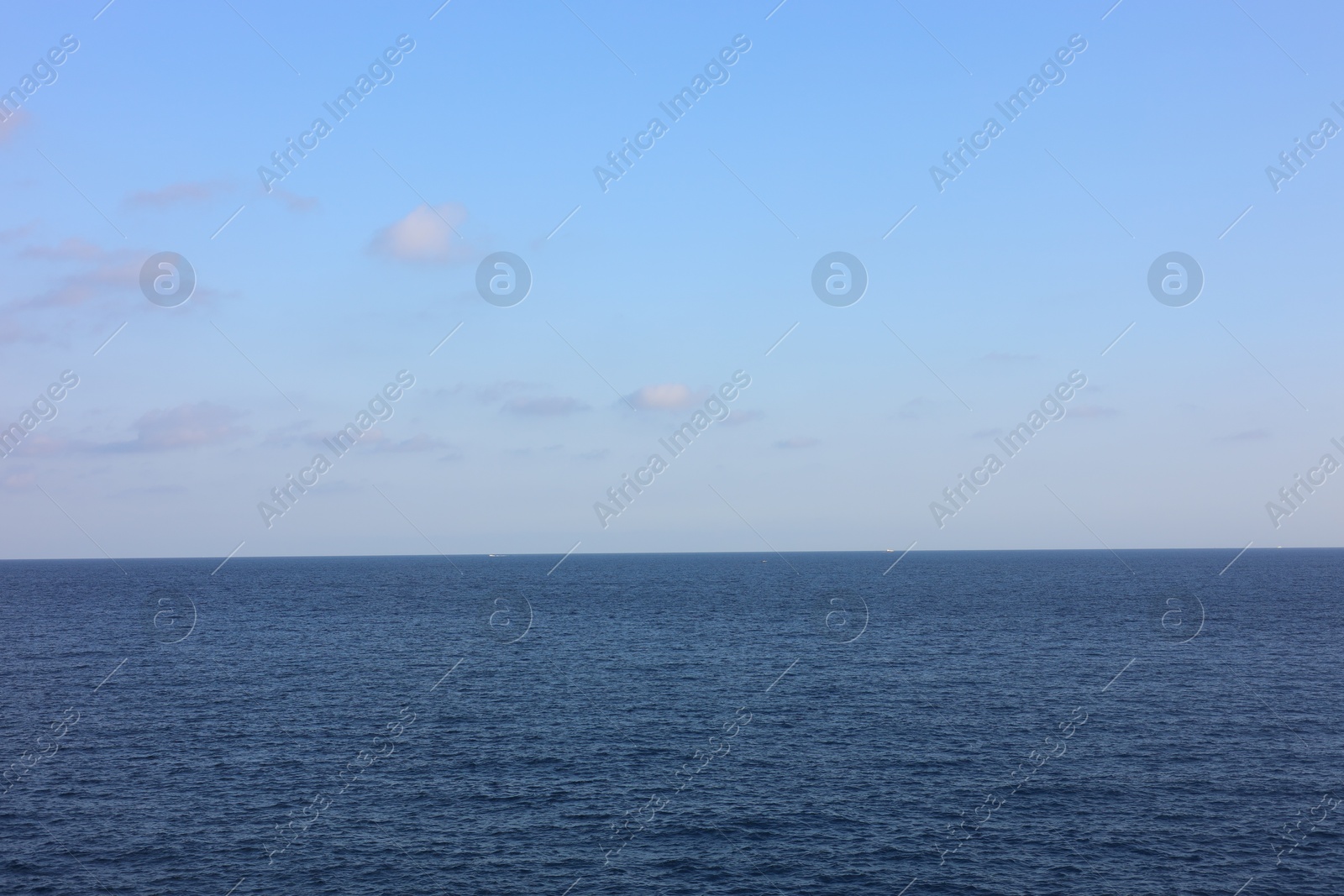 Photo of Beautiful view of wavy sea under blue cloudy sky