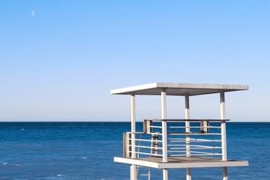 Photo of Beautiful view of wavy sea and lifeguard tower on sunny day