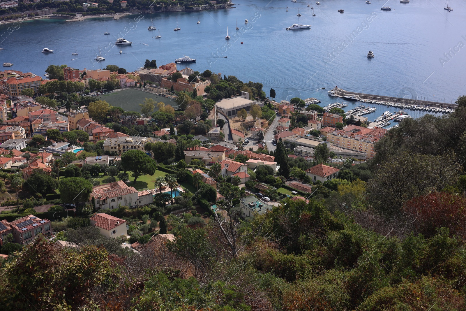 Photo of Picturesque view of city, sea and boats