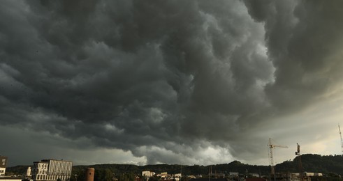Photo of Beautiful sky with dark clouds over city in evening