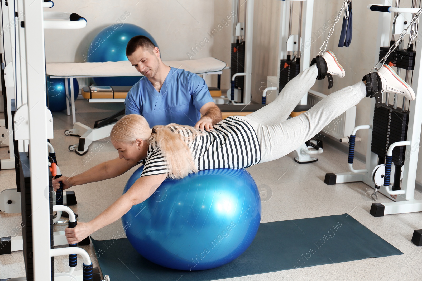 Photo of Patient exercising under physiotherapist supervision in rehabilitation center