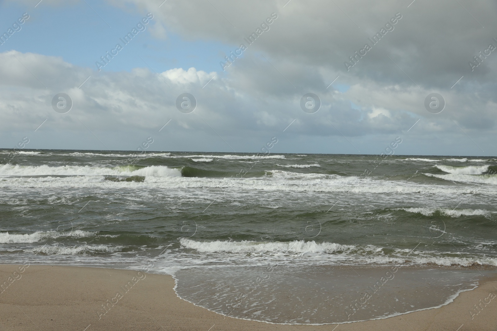 Photo of Picturesque view of wavy sea on cloudy day