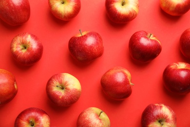 Photo of Fresh ripe apples on red background, flat lay