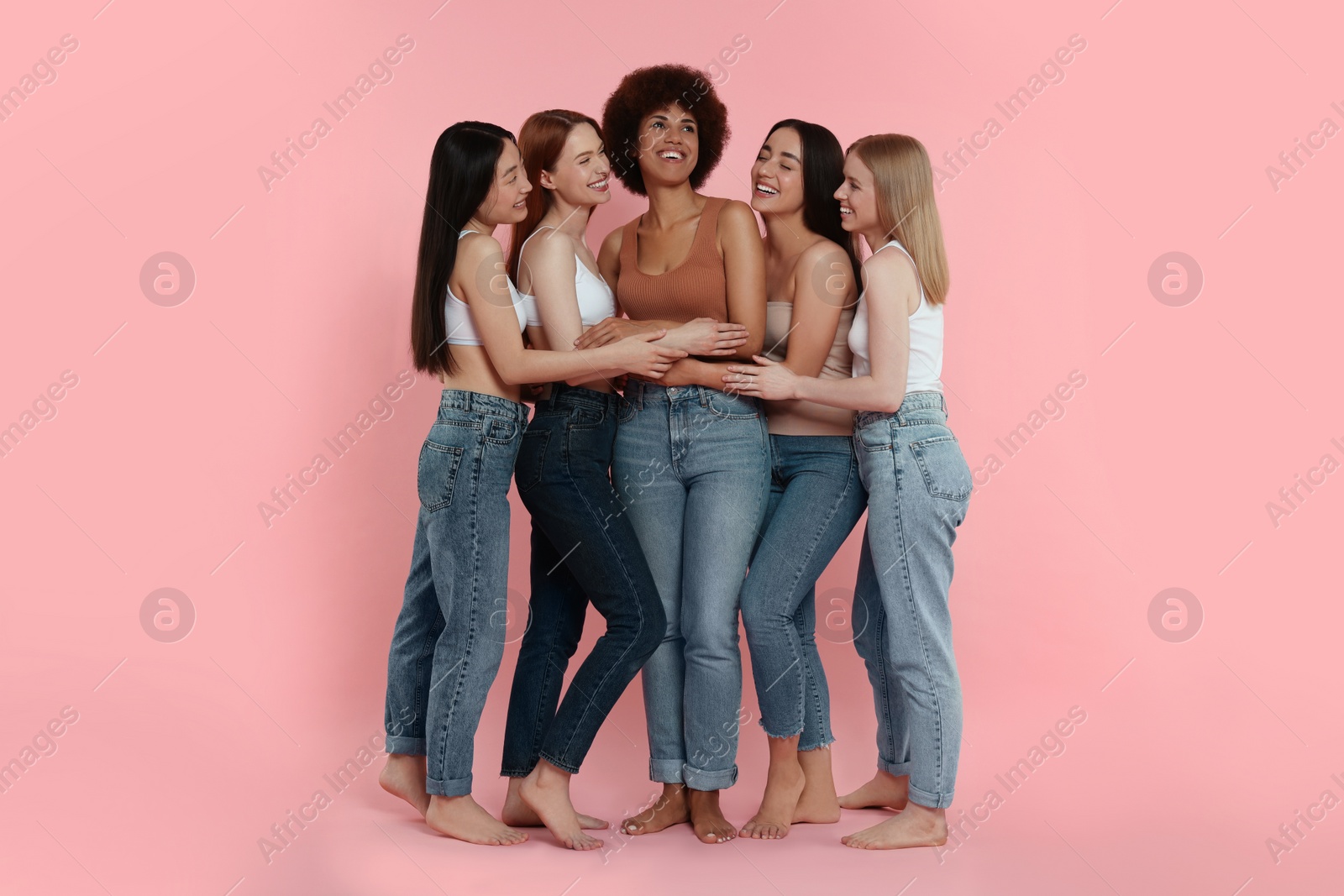 Photo of Portrait of beautiful young women on pink background