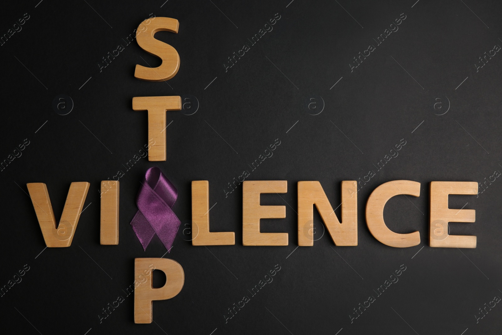 Photo of Purple ribbon and phrase STOP VIOLENCE on black background, flat lay