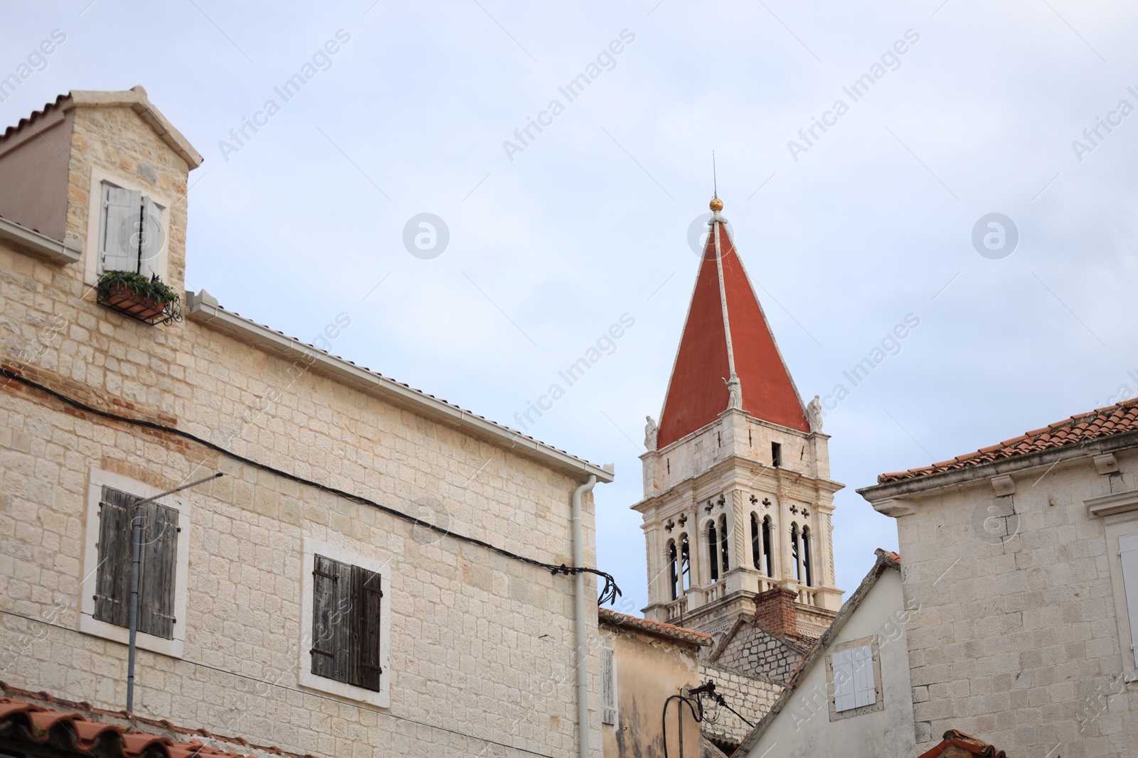 Photo of Picturesque view of old buildings against cloudy sky in city