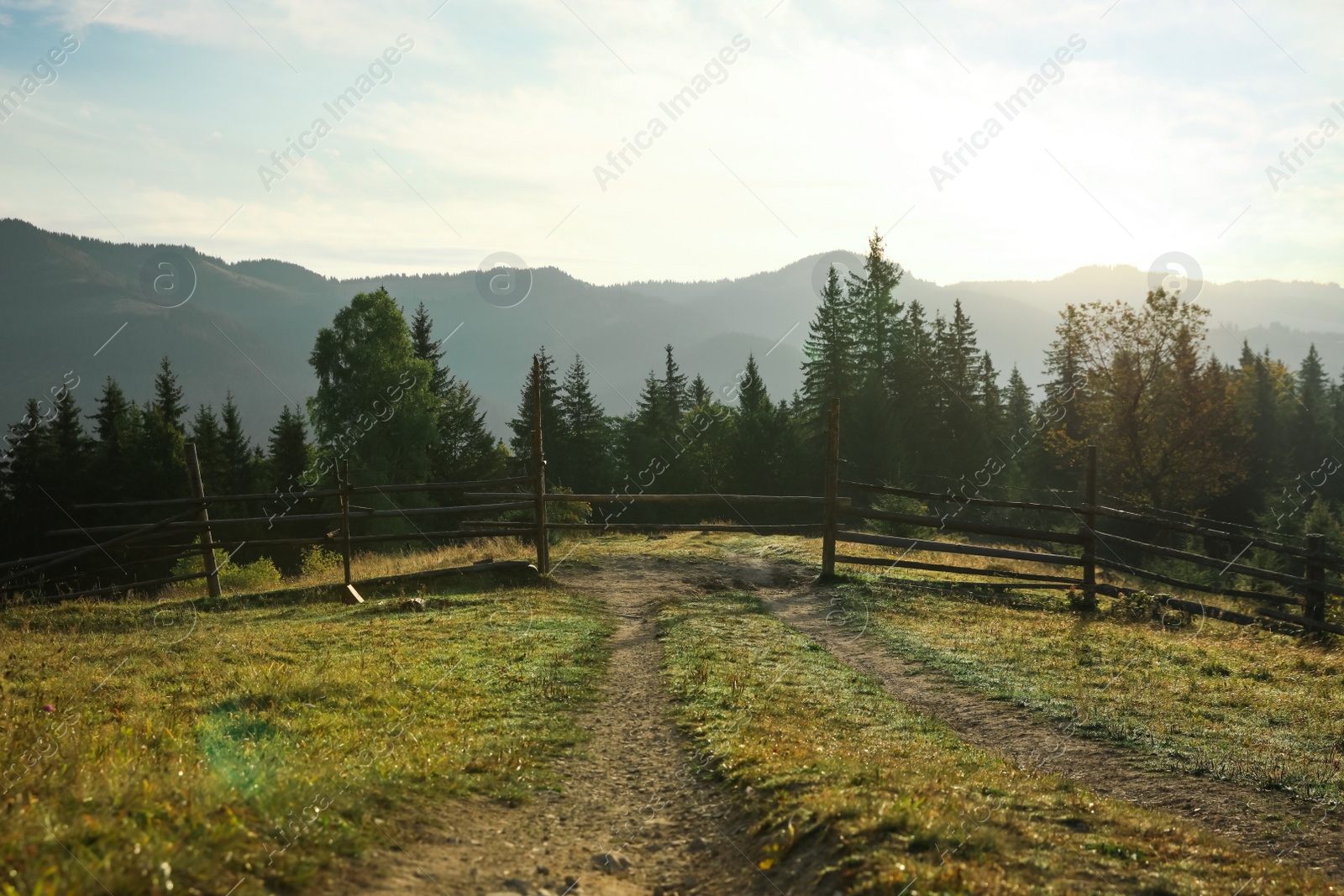 Photo of Picturesque view of mountain landscape with wooden fence in morning