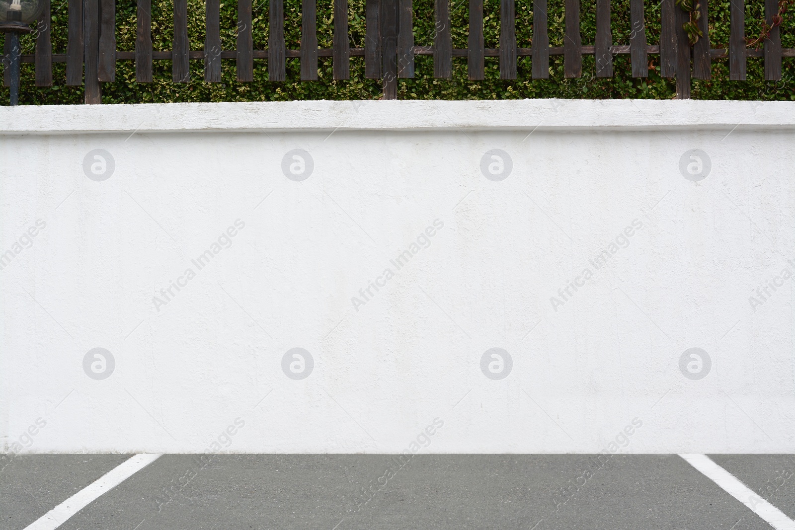 Photo of Building with light grey concrete wall on city street