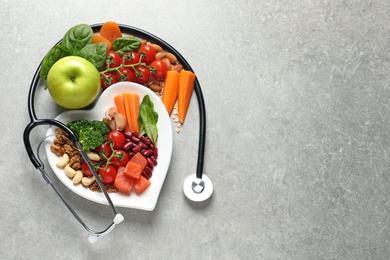 Photo of Flat lay composition with plate of heart-healthy diet products and space for text on grey background