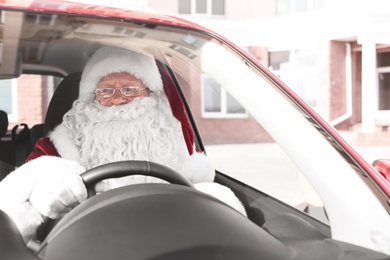 Photo of Authentic Santa Claus in car, view from outside