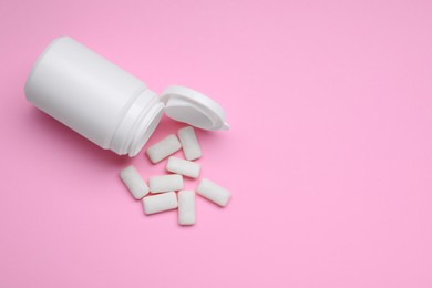 Photo of Jar with chewing gums on pink background, flat lay. Space for text