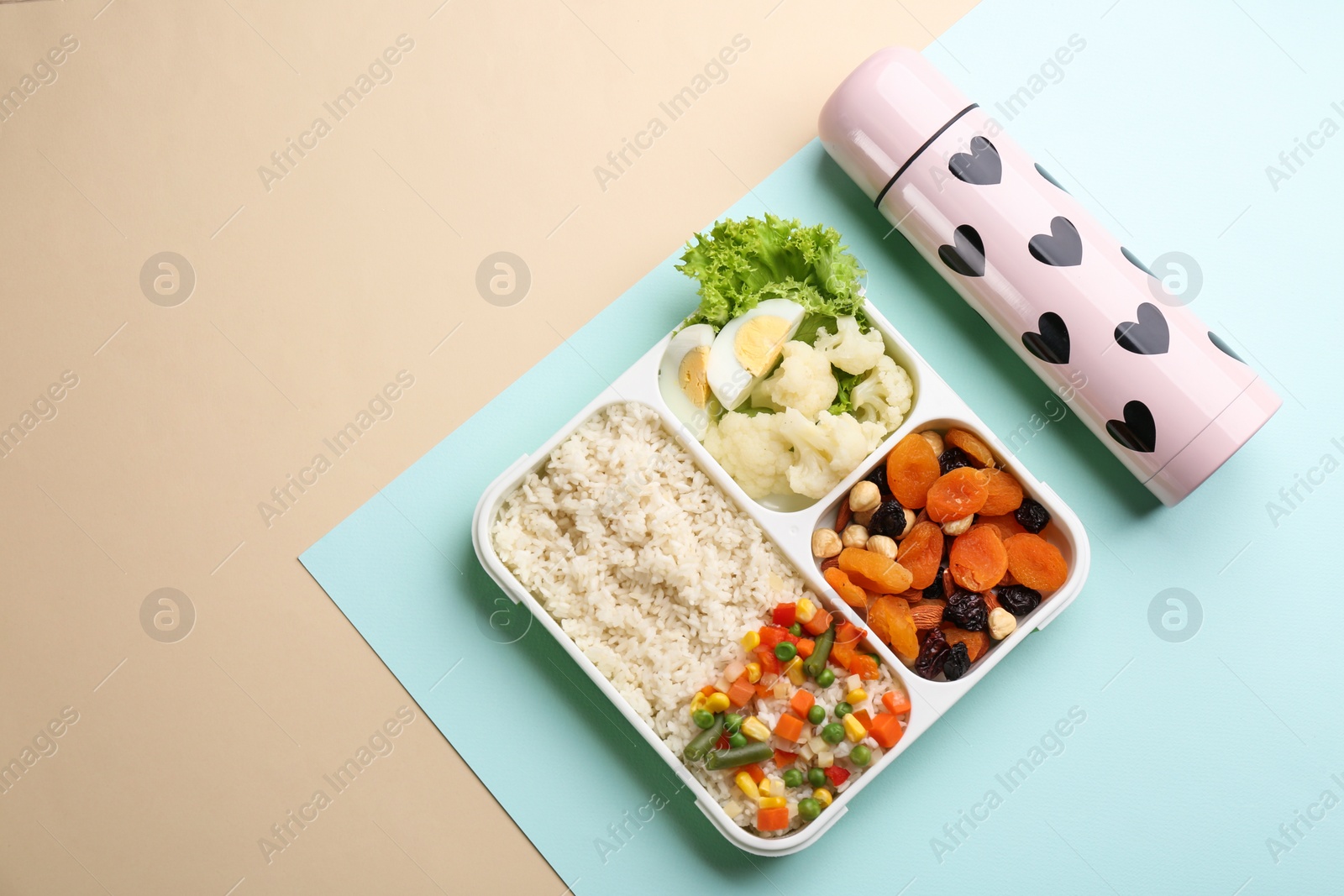 Photo of Thermos and lunch box with food on color background, flat lay. Space for text