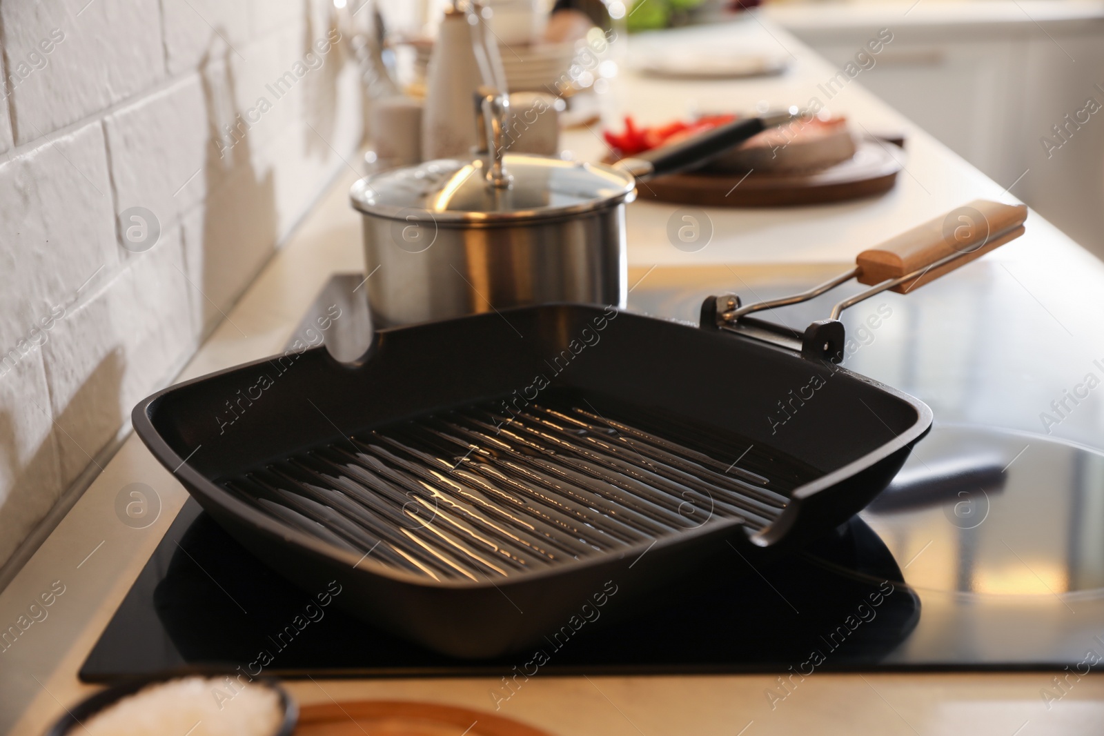 Photo of Frying pan with cooking oil on stove