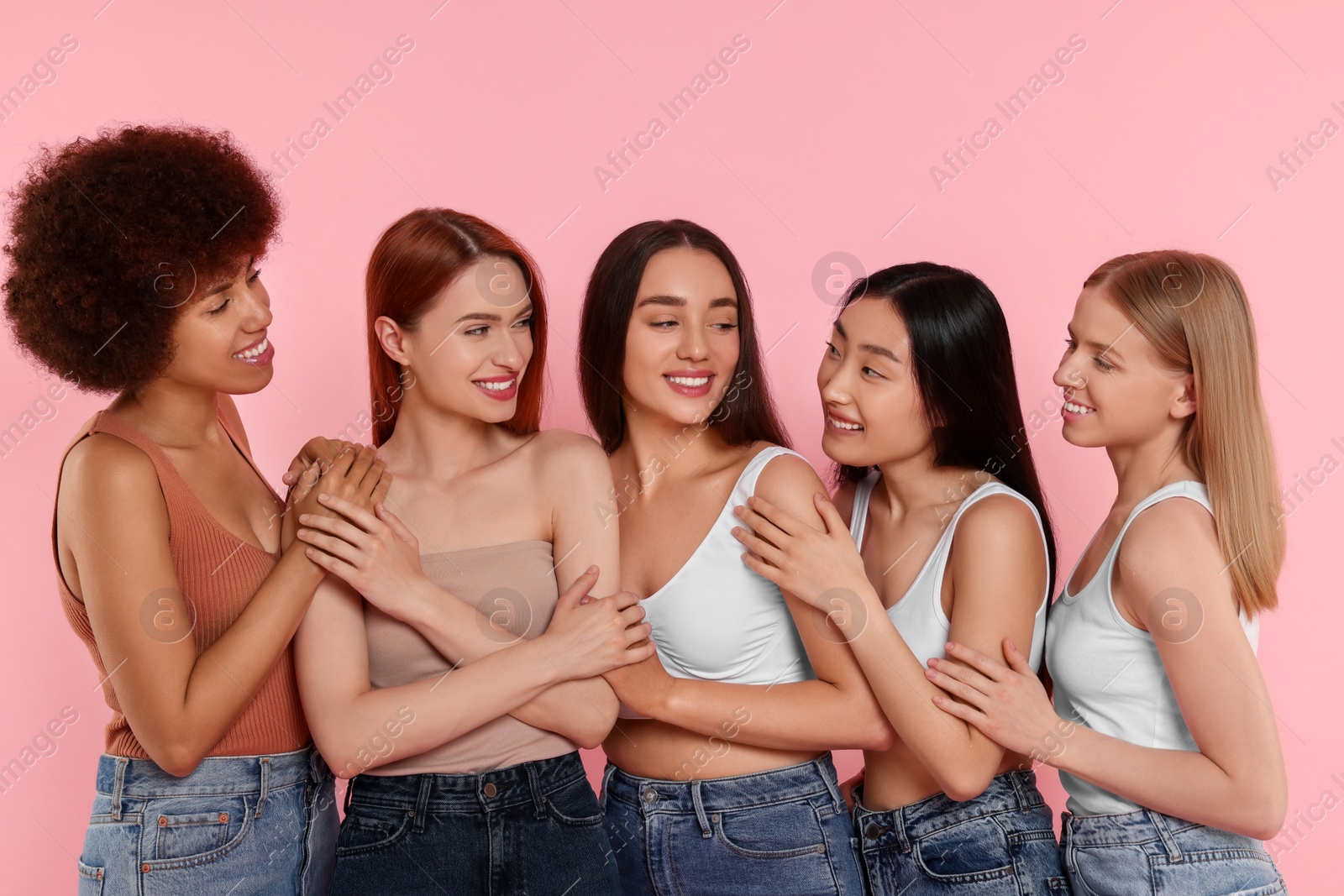 Photo of Portrait of beautiful young women on pink background