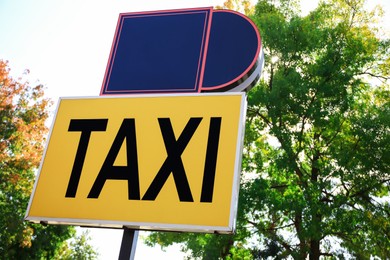 Post with Taxi sign on city street