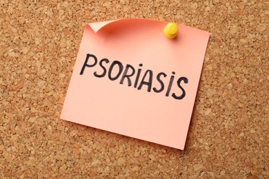 Paper note with word Psoriasis pinned on cork board