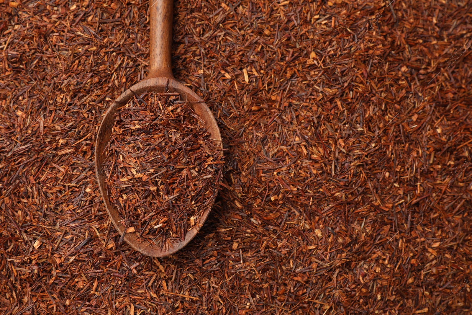 Photo of Rooibos tea and wooden spoon, top view