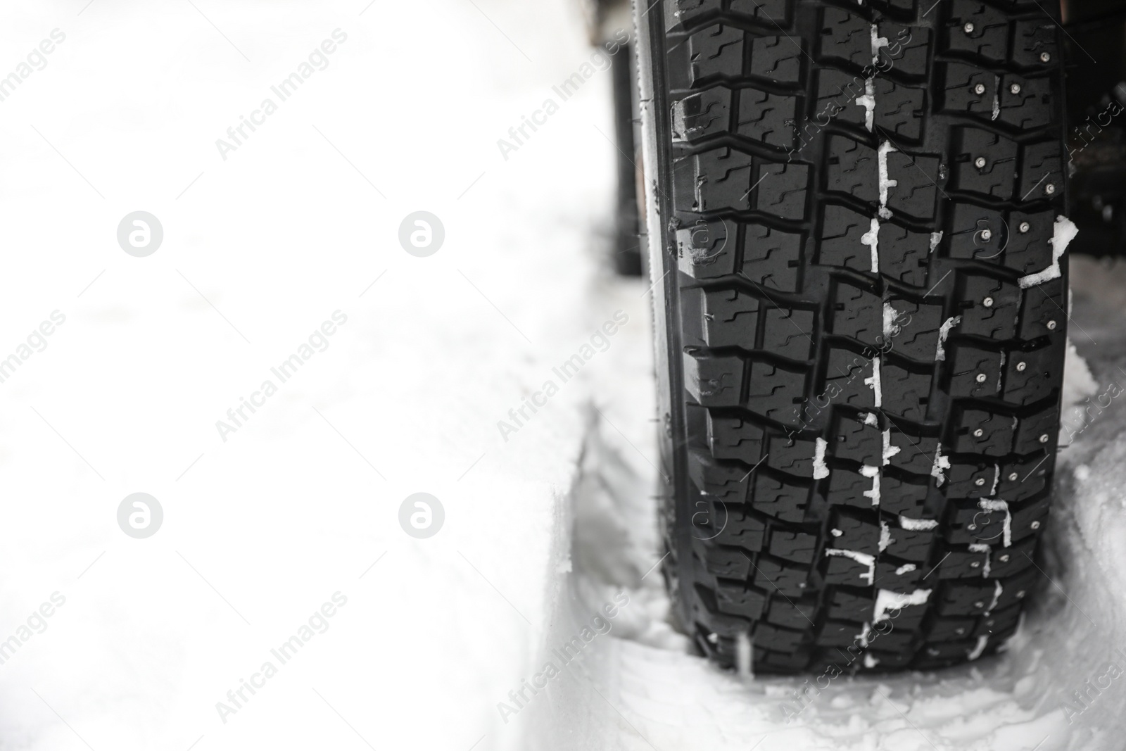 Photo of Closeup view of car on snowy country road