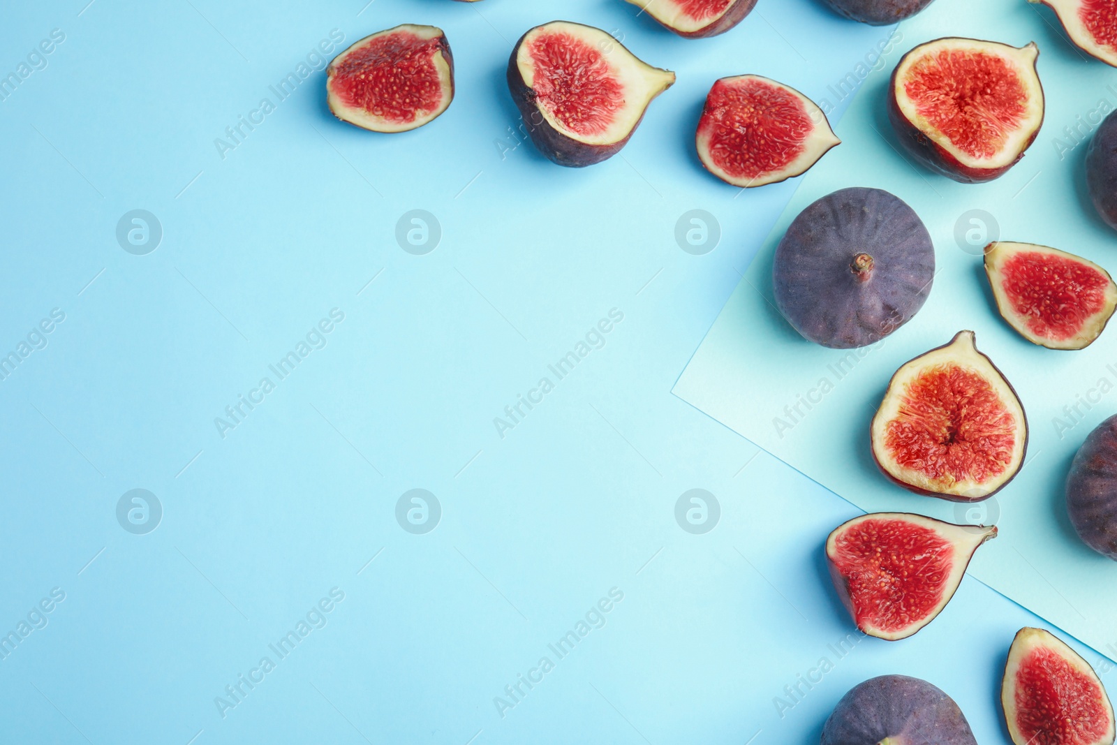 Photo of Delicious ripe figs on color background, flat lay. Space for text