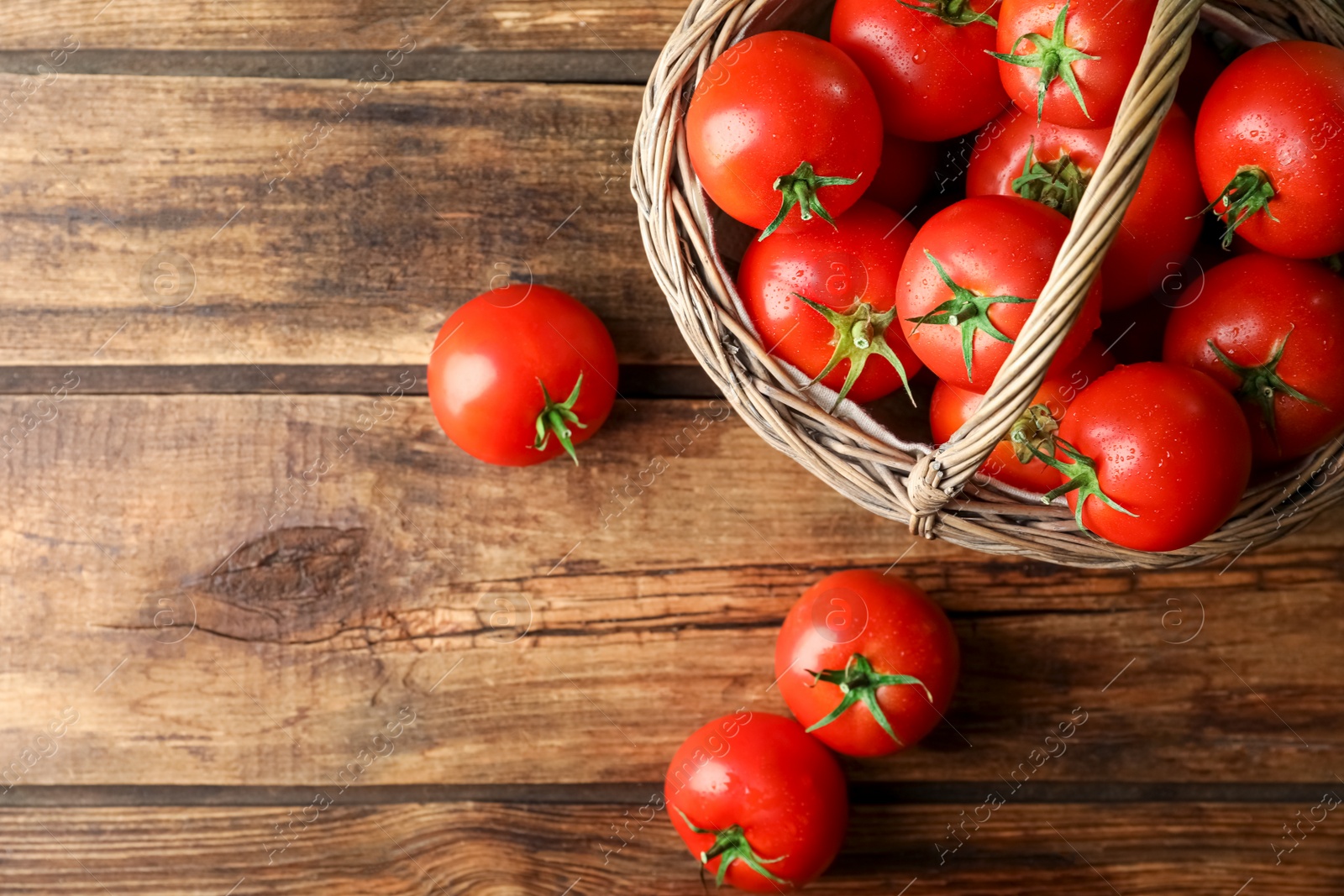 Photo of Fresh ripe tomatoes on wooden table, flat lay