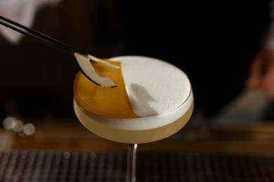 Making fresh alcoholic cocktail at bar counter, closeup