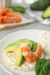 Puffed rice cake with shrimp and avocado served on table