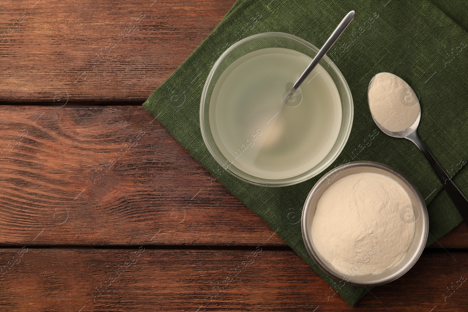 Photo of Agar-agar jelly and powder on wooden table, flat lay. Space for text