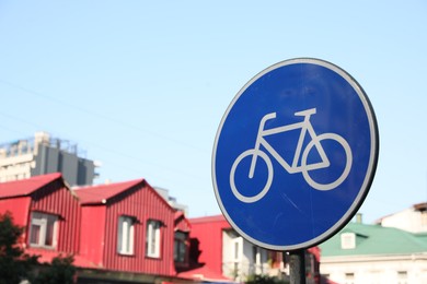 Photo of Road sign Cycleway under blue sky in city