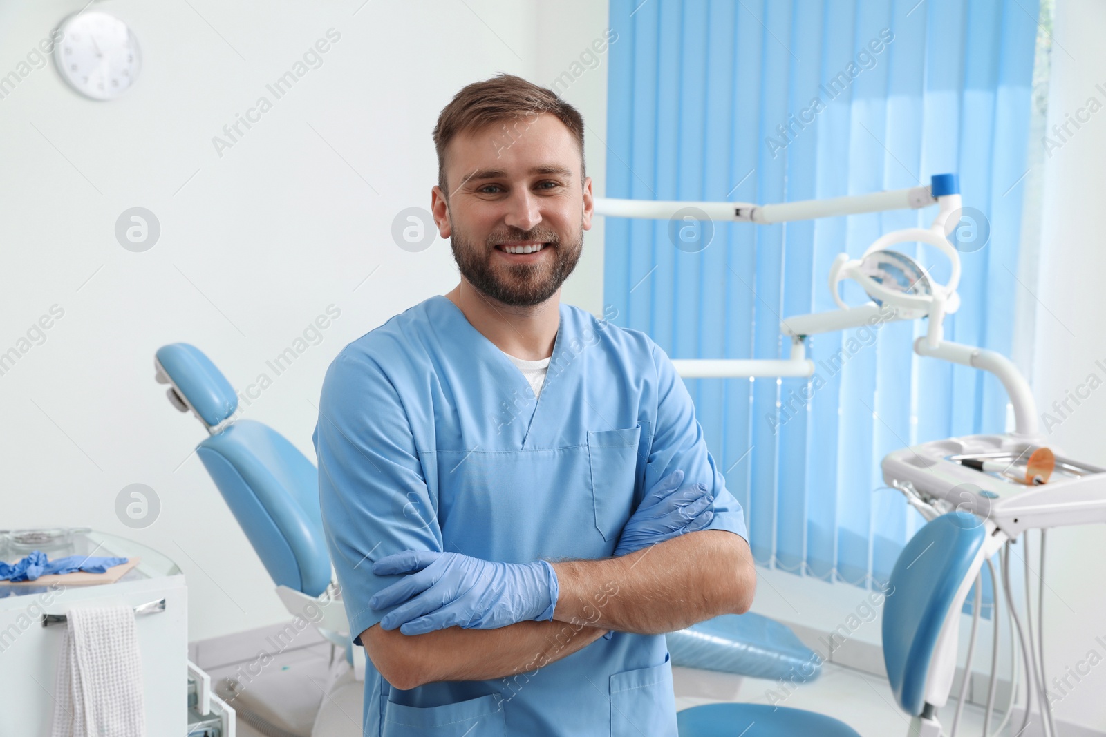 Photo of Portrait of professional dentist at workplace in clinic